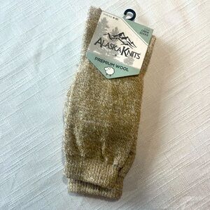 NWT Khaki Alaska Knits Women's Lightweight Wool Blend Crew Socks - SZ 4-10
